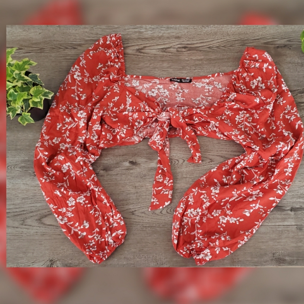 Floral knot front top